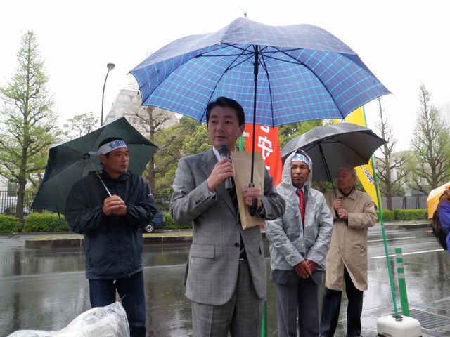 座り込み