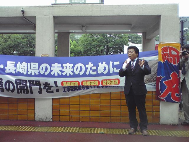 座り込み